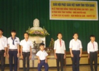 Tien Giang provincial VBS presents scholarship to poor pupils